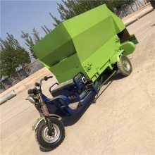 养牛场饲料撒料车厂家 柴油三轮双侧抛料车 低噪音撒草喂料车