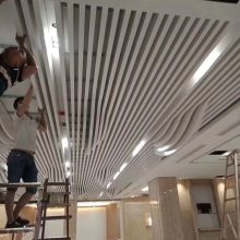 室内弧形铝方通吊顶铝天花@武汉室内造型铝天花吊顶厂家定制
