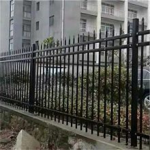 质量好点的铁围栏 财润丝网供应园区围墙用预埋式铁栅栏 定制定做