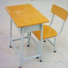 学生课桌椅厂家直供钢制单人 培训辅导班课桌矫正坐姿优良材质