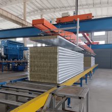 保温聚氨酯夹芯板 聚氨酯自发泡夹芯板 水波纹聚氨酯夹芯板