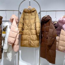 伊贵人 2025年冬季品牌折扣女装 休闲羽绒服