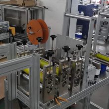 N95口罩设备KN95口罩机全自动口罩打片鼻梁条内置CE,FDA,FFP高速口罩设备厂家现货
