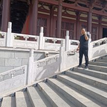 草白玉栏杆经久-草白玉石栏杆图片展示