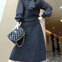 阿莱贝琳高端耗牛毛绒毛衣品牌折扣女装2019秋三标齐全批发走份折扣店货源进货渠道