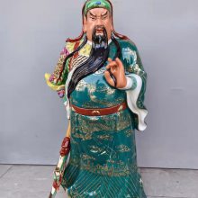 关公陶瓷佛像批发厂 绿衣粉彩人物像摆件 定做佛堂公司供奉神像