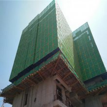 锦州冲孔网防护围挡 高层圆孔防坠围挡 黄色圆孔网防护爬架网