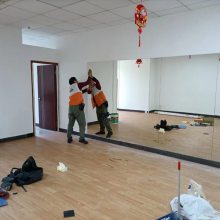 �赸�Ҳ��������ư�װ���������徵���ƣ����ɾ���������ٻ����赸ѵ���ռ�