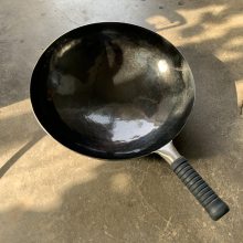 家用炒菜铁勺山东章丘铁锅厂家无涂层章丘炒锅