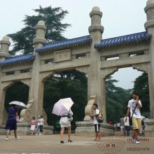 石雕牌坊供应商 寺庙山门牌楼 草白玉牌坊