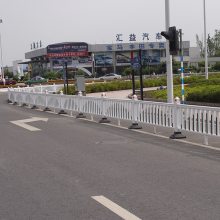 江门新会道路中央隔离护栏 人行安全防护围栏 市政锌钢护栏