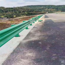 吴起县波形护栏板价格 公路喷塑护栏板 高速公路三波护栏板 国道喷塑护栏板规格