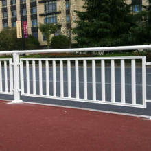 定制珠海热销款人行道护栏 焊接黑色道路护栏 广州公路中间隔离车辆围栏