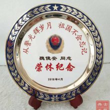 文员退休送什么礼品，好看漂亮的退休纪念品摆件设计定制