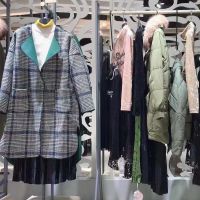 恋白品牌折扣女装供应各***服装折扣店货源