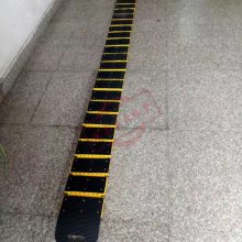 便捷式折叠减速带可折叠临时可移动减速带可移动道路折叠减速垄