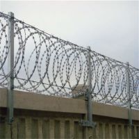 高铁防护栅栏 铁路护栏网专用刺丝滚笼 刀刺滚笼报价