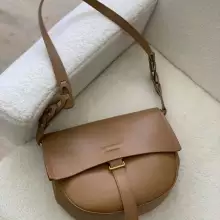 ͷţƤ 羳Դ Ůֱ