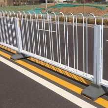 江门市开平市铁艺栅栏公路马路隔离栏草坪栏杆道路护栏市政