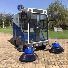 �������һ��ʻʽɨ�ػ�C-4 ����������ˮ��ѹ��ϴɨ�س�