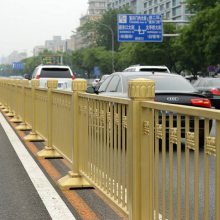 交通护栏保安全,私拆护栏隐患多