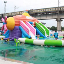 丹东充气陀螺跷跷板三角滑梯蹦床风火轮香蕉船水上滚筒水池玩具气模