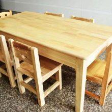 崇左幼儿桌椅实木一桌6凳清漆