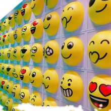 网红表情随机选择墙定制 户外翻转墙商场引流互动心愿机拍照体感向日葵