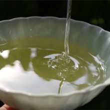 蜂蜜可以和盐巴一起泡脚?蜂蜜泡脚的功效和作用?