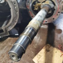 特灵机组系统进水维修 天加水源热泵比泽尔CSH7571-90蒸发器漏氟