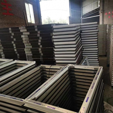 现场师傅在线调整门窗,快快的把货物发在客户手里