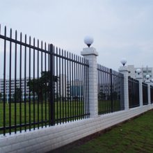 深圳别墅铁围栏定做 小区锌钢护栏厂家 惠州工厂围墙栅栏批发