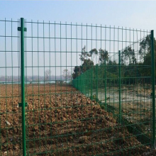 花木种植场所镂空围栏网 草绿色浸塑网格防护栏