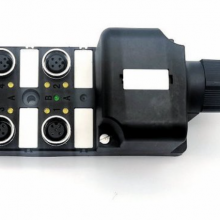 M12 端子排式 4 端口分体 PNP 型现场接线防水 IP67 分线盒