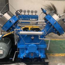 如何检查加氢站压缩机的冷却系统？