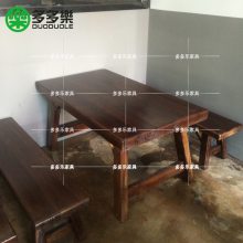 深圳木屋烤吧桌椅定制 木屋烤吧***店实木松木餐桌椅 自然边烧烤桌