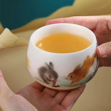 玉兔呈祥主人杯 镶金轻奢风生肖兔年礼品冰种玉瓷品茗杯茶器礼装