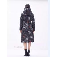 广州折扣女装拿货 健凡服饰乐素羽绒服一手货源批发 品牌折扣女装一手货源