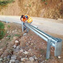 公路边波形防护栏多少钱1米双波GR-A-2E包工包料