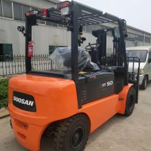 烟台窄通道用三支点电动叉车/前移式堆垛叉车月租年租：华晟叉车