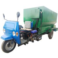 定制不同尺寸饲料撒料车 机动三轮改造撒料车