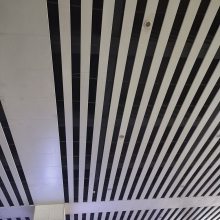 火车站白色铝合金条板吊顶 120x30铝方通天花