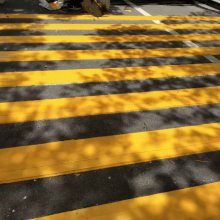 祥安通顺德景点停车场车位划线施工 高压水除沥青道路交通标线