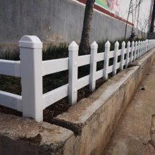 PVC草坪护栏 学校社区街道绿化带栏杆 塑钢钢制围栏 新农村建设栅栏