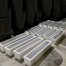 玻璃鋼花缽 白色玻璃鋼花盆花盆擺件 長(zhǎng)條花箱街道美化景觀(guān)雕塑 廠(chǎng)家直銷(xiāo)定制