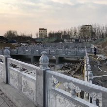 定制芝麻白桥梁石雕栏杆 青石河道栏杆公园石头栏板汉白玉旗台