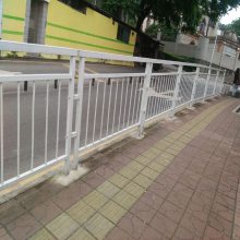 定制珠海热销款人行道护栏 焊接黑色道路护栏 广州公路中间隔离车辆围栏
