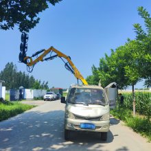 鼎东边坡中分带绿篱机 高空树枝修剪车 车载式高速公路绿篱修剪机