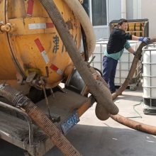 抽粪车作业，污水外运找小邓
