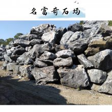 南阳黑山石摆在庭院中造景显得优雅大方的石头，黑山石原石基地